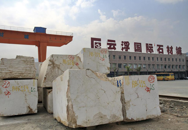 PC磚鋪地材料優(yōu)勢大揭秘：質(zhì)量有保障，方便實用(圖2)
