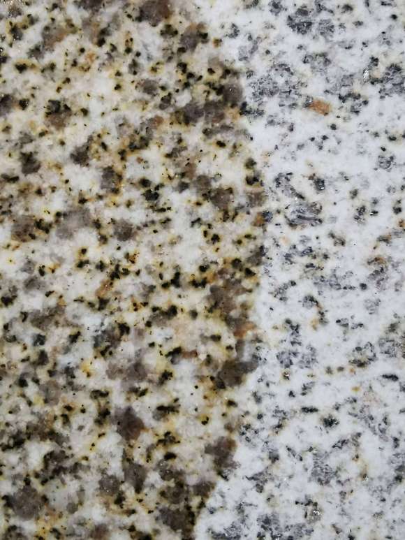 揭秘外墻干掛熱門材料：拉絲面與火燒板芝麻白的獨(dú)特魅力
