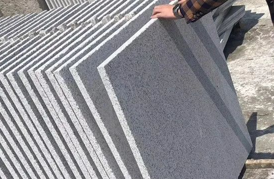 芝麻白花崗巖山東原石價格(圖3)