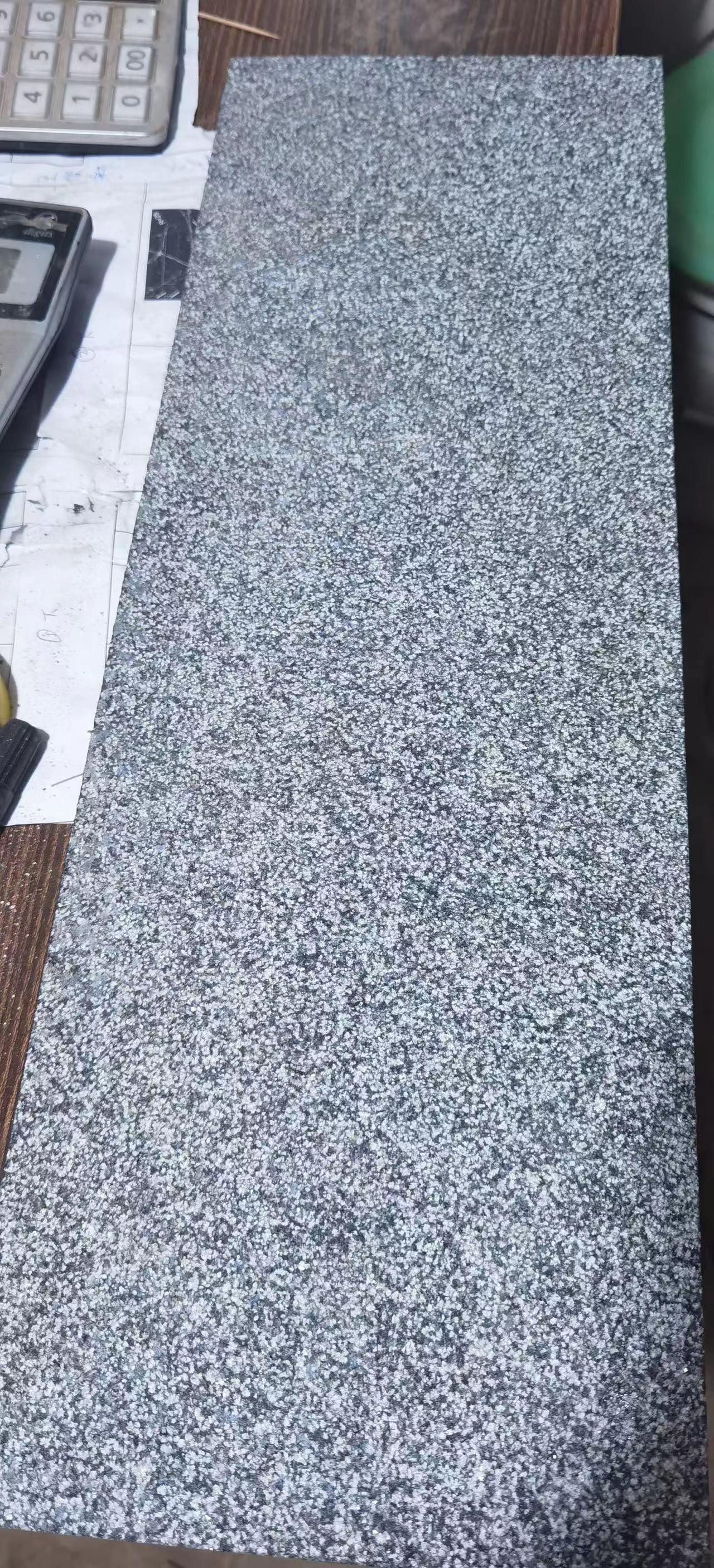 芝麻黑光面石材圖片
