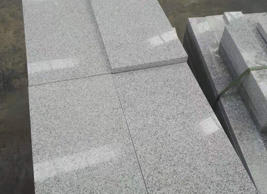 仿石材生態(tài)地鋪石的優(yōu)缺點